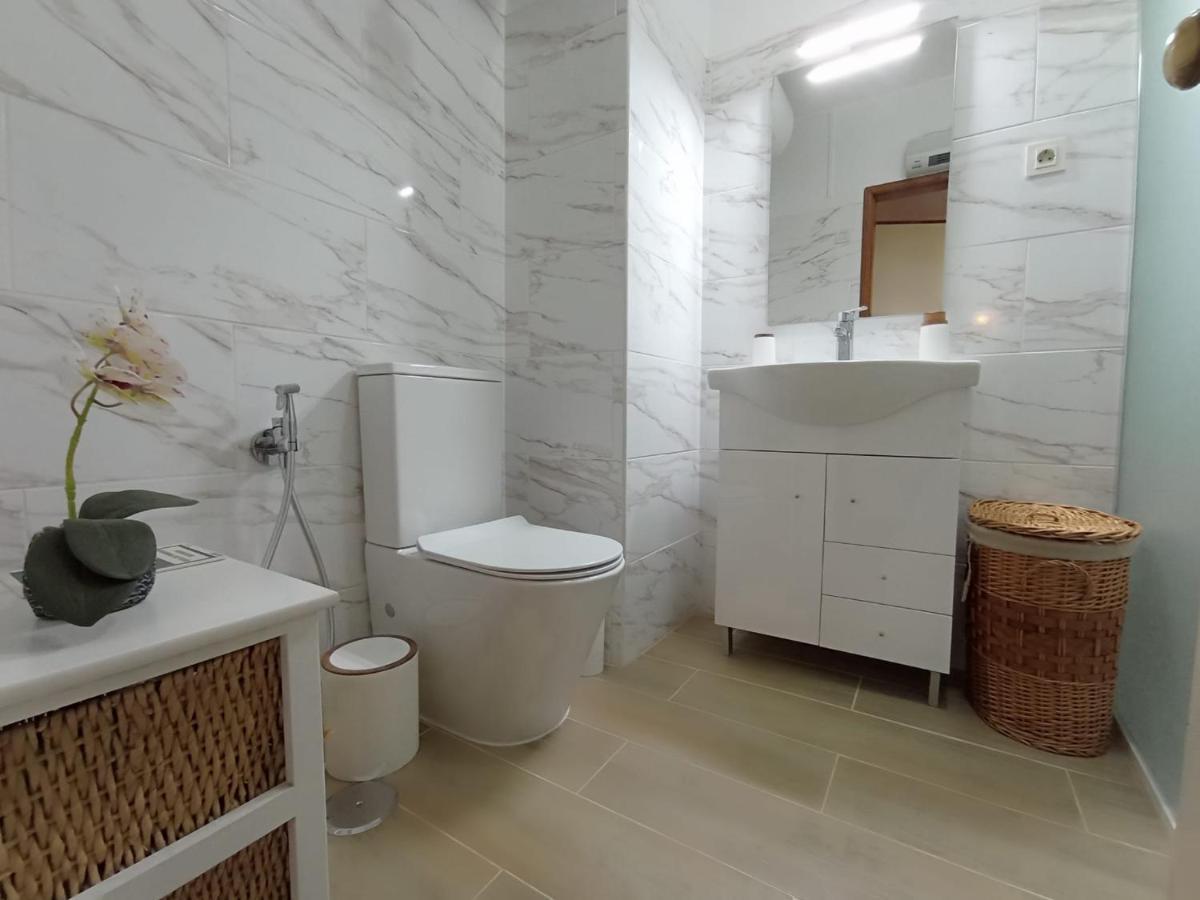 Love Shack Flat In Quarteira Center ภายนอก รูปภาพ
